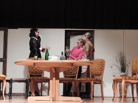 Novoustanovljena razkriška gledališka skupina Vužgeci s svojo premierno predstavo navdušila občinstvo 6